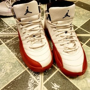 Air Jordan 12 cherry